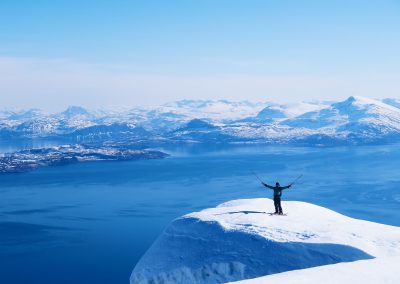 Skiing to Sail Lyngen